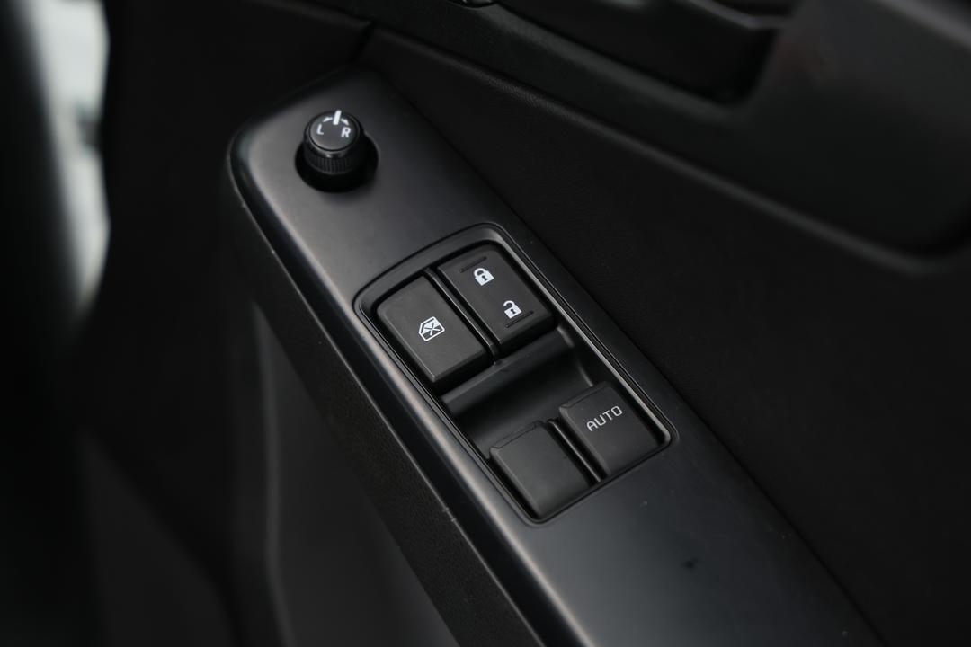 2022 Isuzu D-MAX Sx (4x2) High-ride, Manual, 99373 km, Utility Switches/Buttons