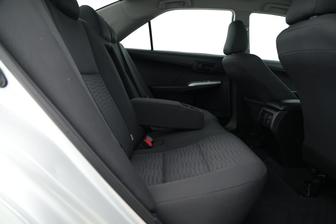 2017 Toyota Camry Rz S.e., Automatic, 63569 km, Right Side Rear Door Cabin View