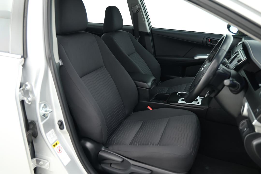 2017 Toyota Camry Rz S.e., Automatic, 63569 km, Right Side Front Door Cabin View