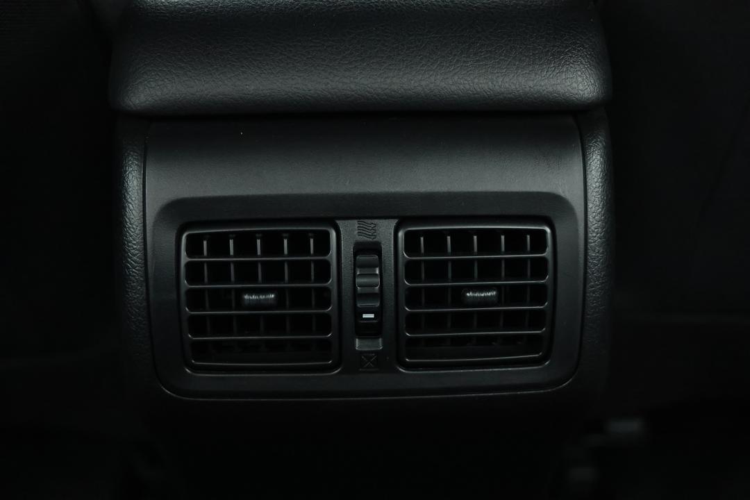 2017 Toyota Camry Rz S.e., Automatic, 63569 km, Rear A/C Vent