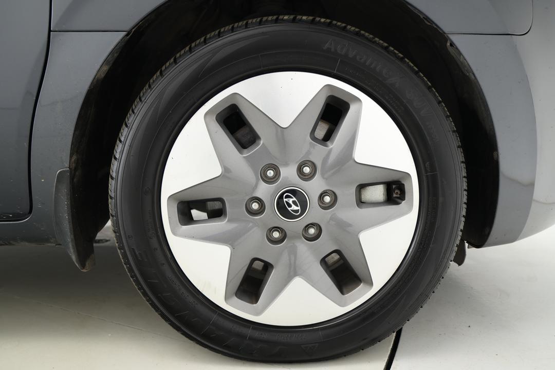 2022 Hyundai Staria Staria, Automatic, 78201 km, Right Front Wheel