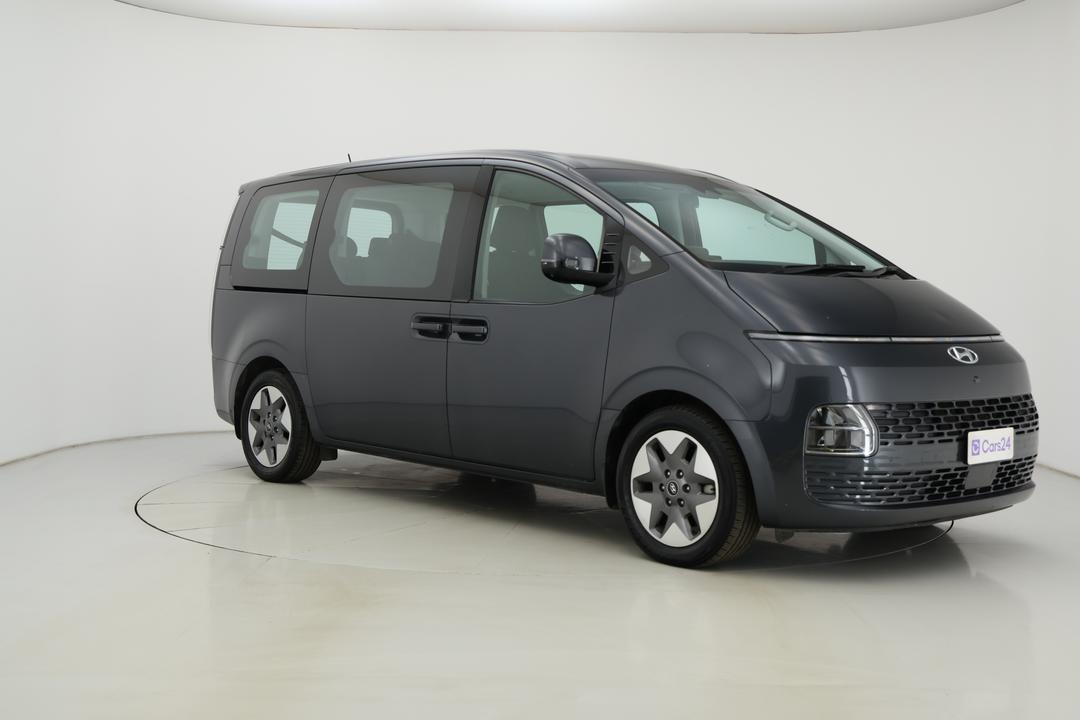 2022 Hyundai Staria Staria, Automatic, 78201 km, Right Front Diagonal (45- Degree) View