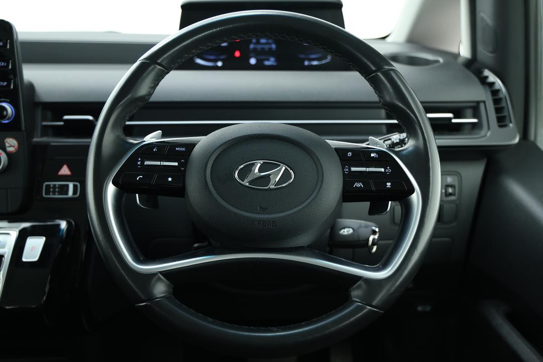 2022 Hyundai Staria Staria, Automatic, 78201 km, Steering Wheel Close-up