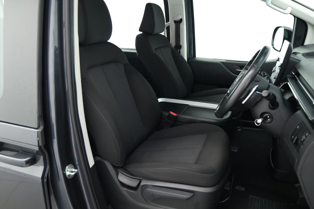 2022 Hyundai Staria Staria, Automatic, 78201 km, Right Side Front Door Cabin View