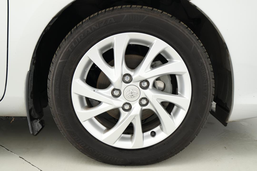 2015 Toyota Corolla Ascent Sport, Automatic, 89892 km, Right Front Wheel