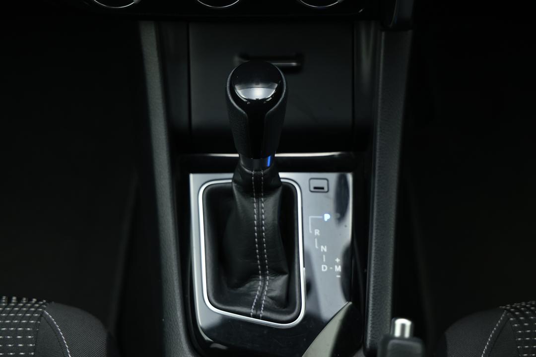 2015 Toyota Corolla Ascent Sport, Automatic, 89892 km, Gear Lever 