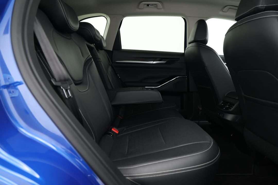 2022 GWM Haval H6 Ultra, Automatic, 42133 km, Right Side Rear Door Cabin View
