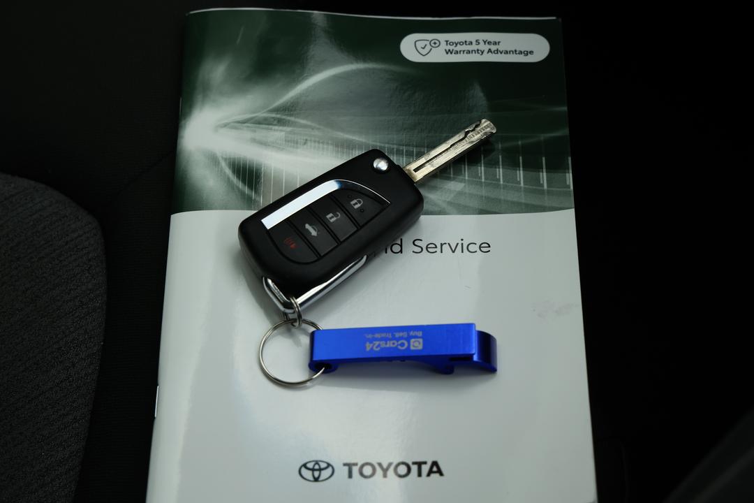 2024 Toyota Camry Ascent, Automatic, 47235 km, Key Close-up
