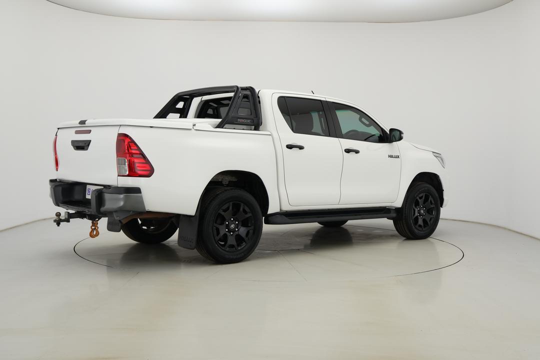 2018 Toyota Hilux Rogue (4x4), Automatic, 139684 km, Right Back Diagonal (45- Degree) View