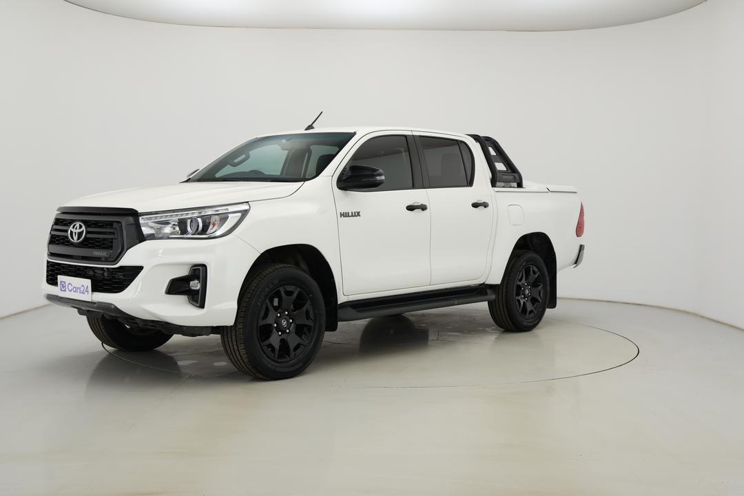 2018 Toyota Hilux Rogue (4x4), Automatic, 139684 km, Left Front Diagonal (45- Degree) View