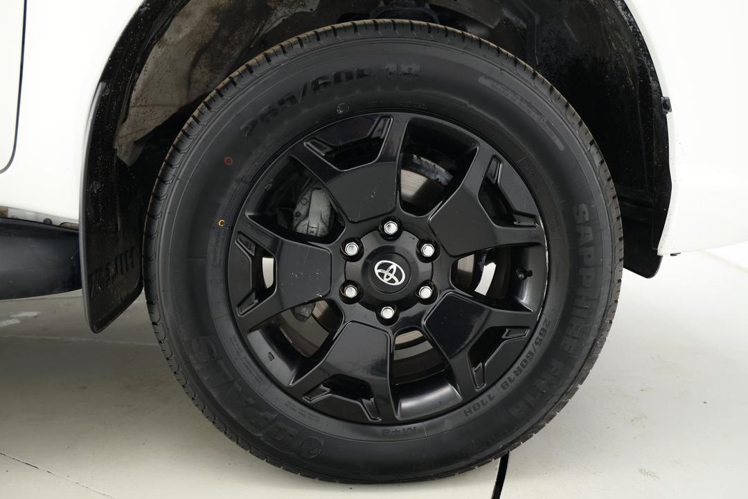 2018 Toyota Hilux Rogue (4x4), Automatic, 139684 km, Right Front Wheel