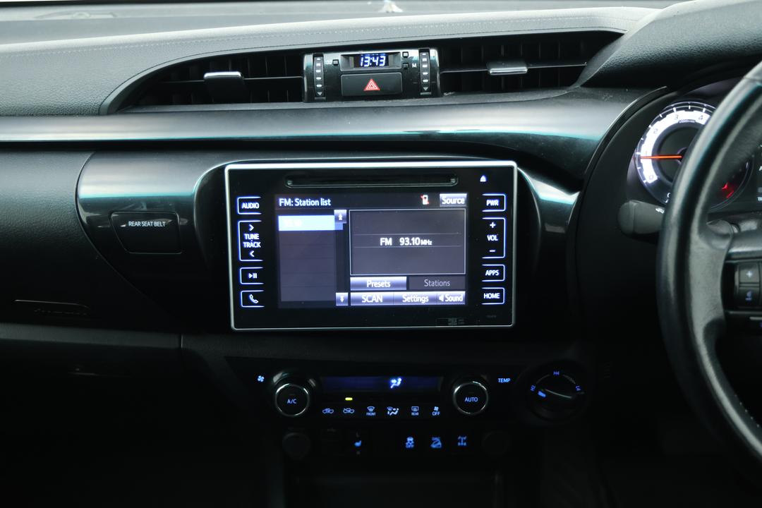 2018 Toyota Hilux Rogue (4x4), Automatic, 139684 km, Steering Wheel Close-up