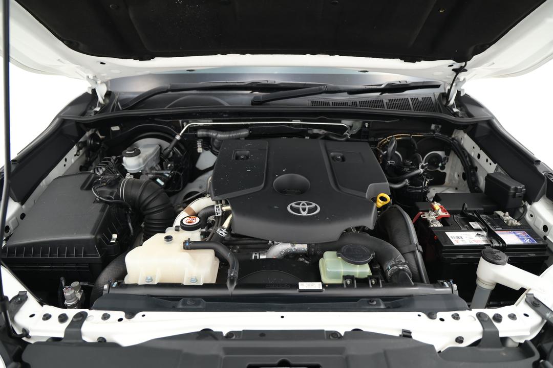 2018 Toyota Hilux Rogue (4x4), Automatic, 139684 km, Open Bonnet (Engine)