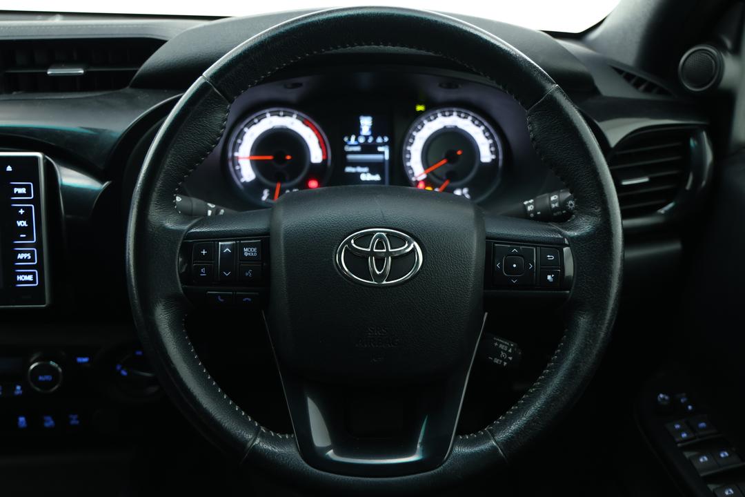 2018 Toyota Hilux Rogue (4x4), Automatic, 139684 km, Handbrake