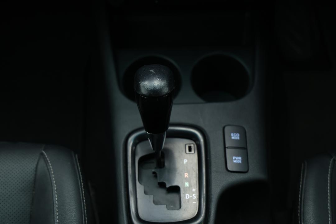 2018 Toyota Hilux Rogue (4x4), Automatic, 139684 km, Gear Lever 