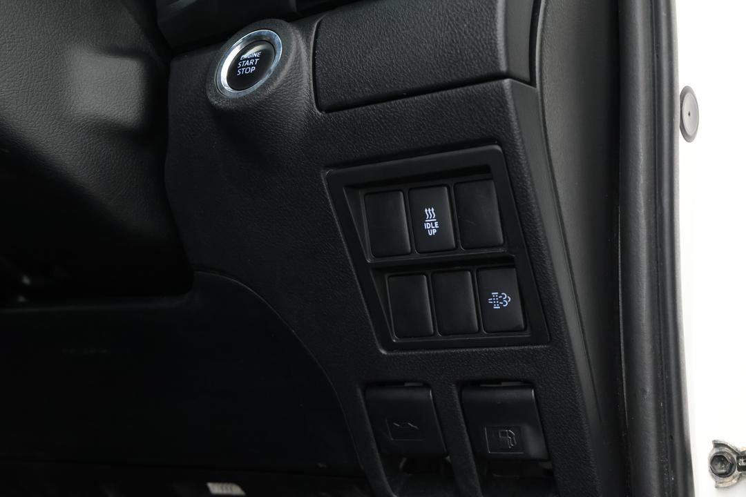 2018 Toyota Hilux Rogue (4x4), Automatic, 139684 km, Utility Switches/Buttons