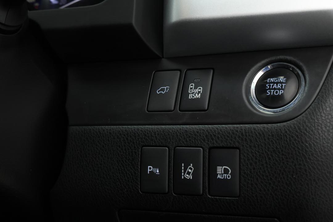 2016 Toyota Kluger Grande (4x4), Automatic, 121642 km, Drivers Side Adjustment Panel