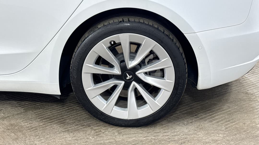 2022 Tesla Model 3 Long Range, Automatic, 33652 km, Left Rear Wheel