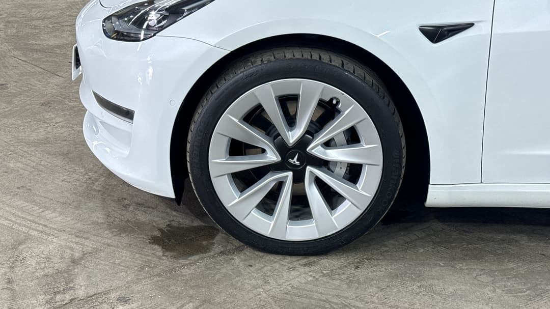 2022 Tesla Model 3 Long Range, Automatic, 33652 km, Left Front Wheel
