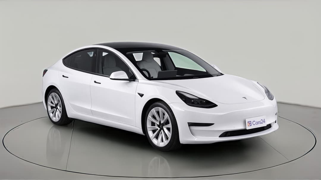 2022 Tesla Model 3 Long Range, Automatic, 33652 km, Right Front Diagonal (45- Degree) View