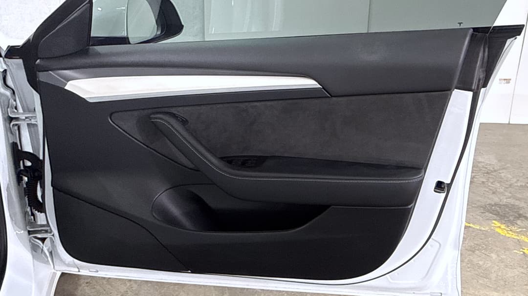 2022 Tesla Model 3 Long Range, Automatic, 33652 km, Speaker View