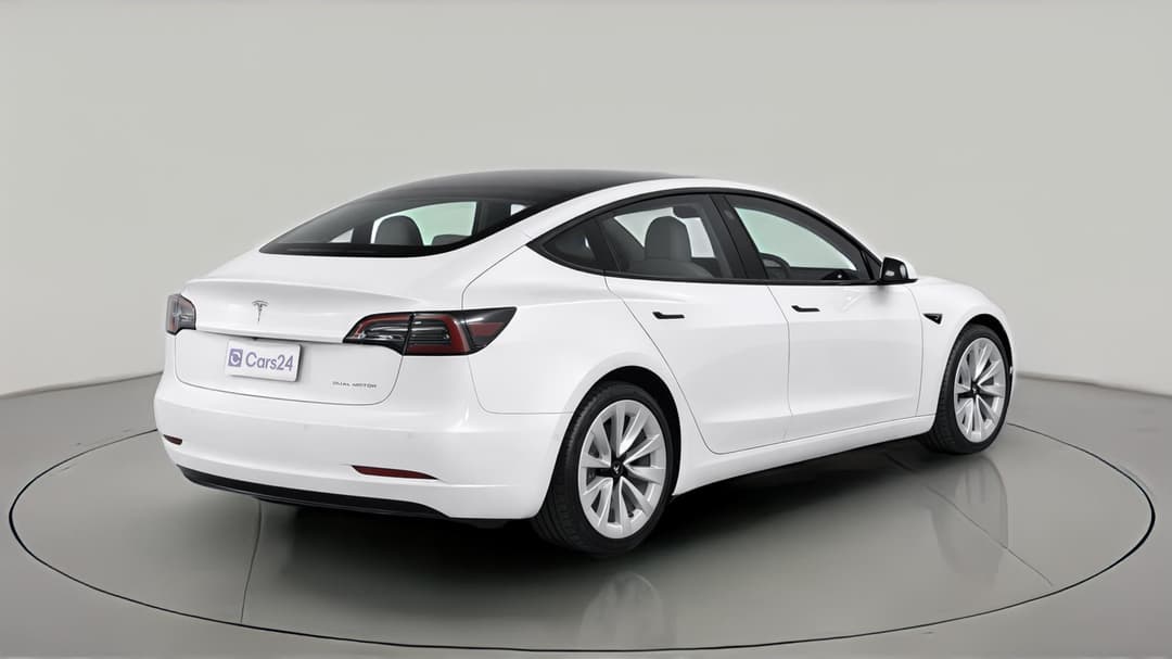 2022 Tesla Model 3 Long Range, Automatic, 33652 km, Right Back Diagonal (45- Degree) View