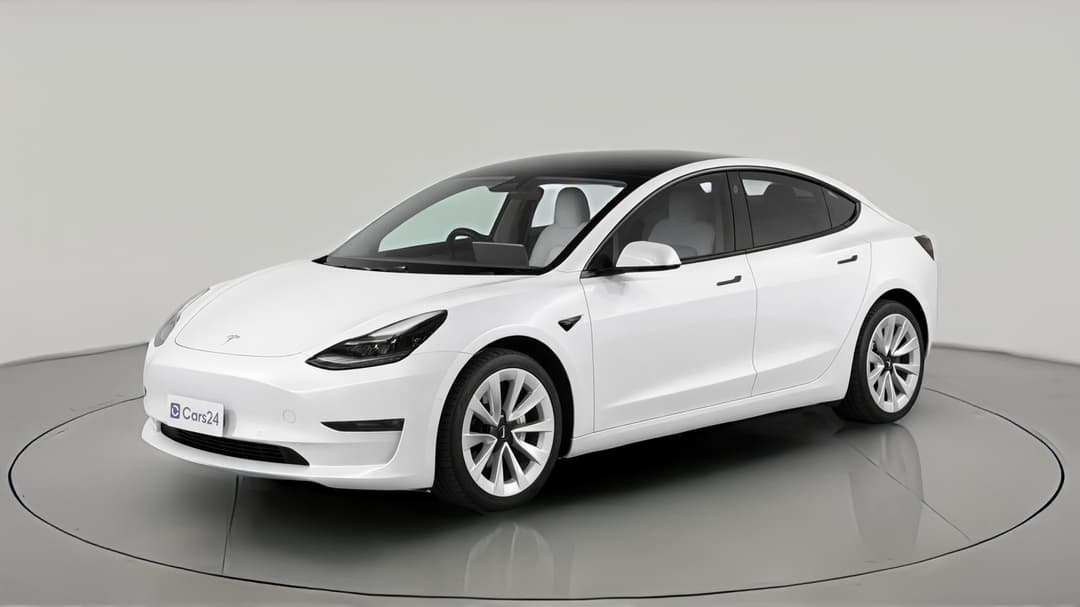2022 Tesla Model 3 Long Range, Automatic, 33652 km, Left Front Diagonal (45- Degree) View