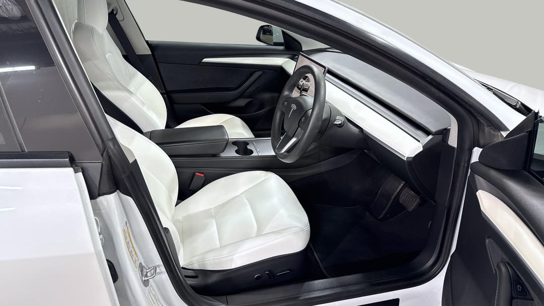 2022 Tesla Model 3 Long Range, Automatic, 33652 km, Right Side Front Door Cabin View