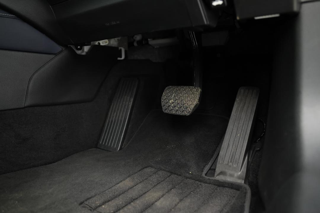 2024 Mazda CX-30 G20 Evolve (FWD), Automatic, 35994 km, Pedals and Footmat