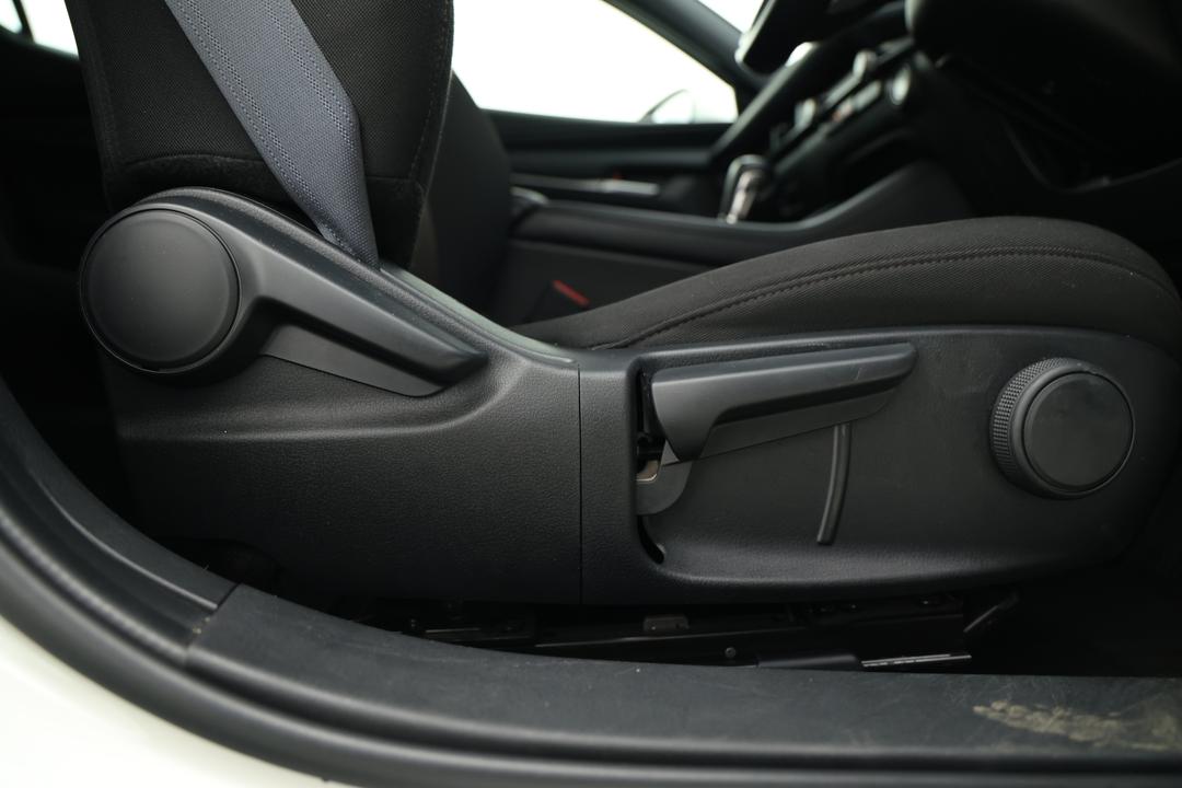 2024 Mazda 3 G20 Pure, Automatic, 32729 km, Drivers Side Adjustment Panel