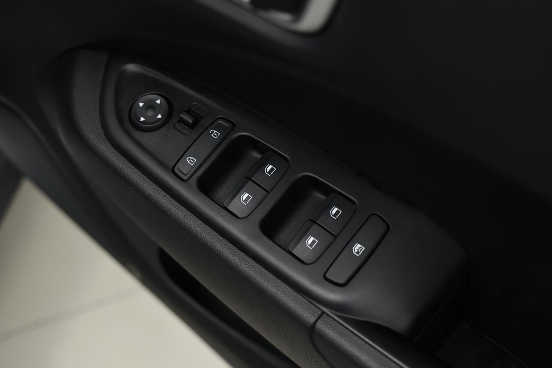 2025 Hyundai Venue Venue, Automatic, 20296 km, Speaker View