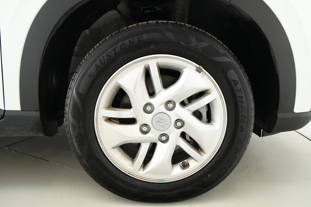 2025 Hyundai Venue Venue, Automatic, 20296 km, Right Front Wheel