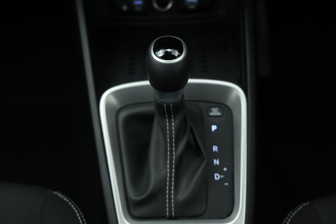 2025 Hyundai Venue Venue, Automatic, 20296 km, Gear Lever 