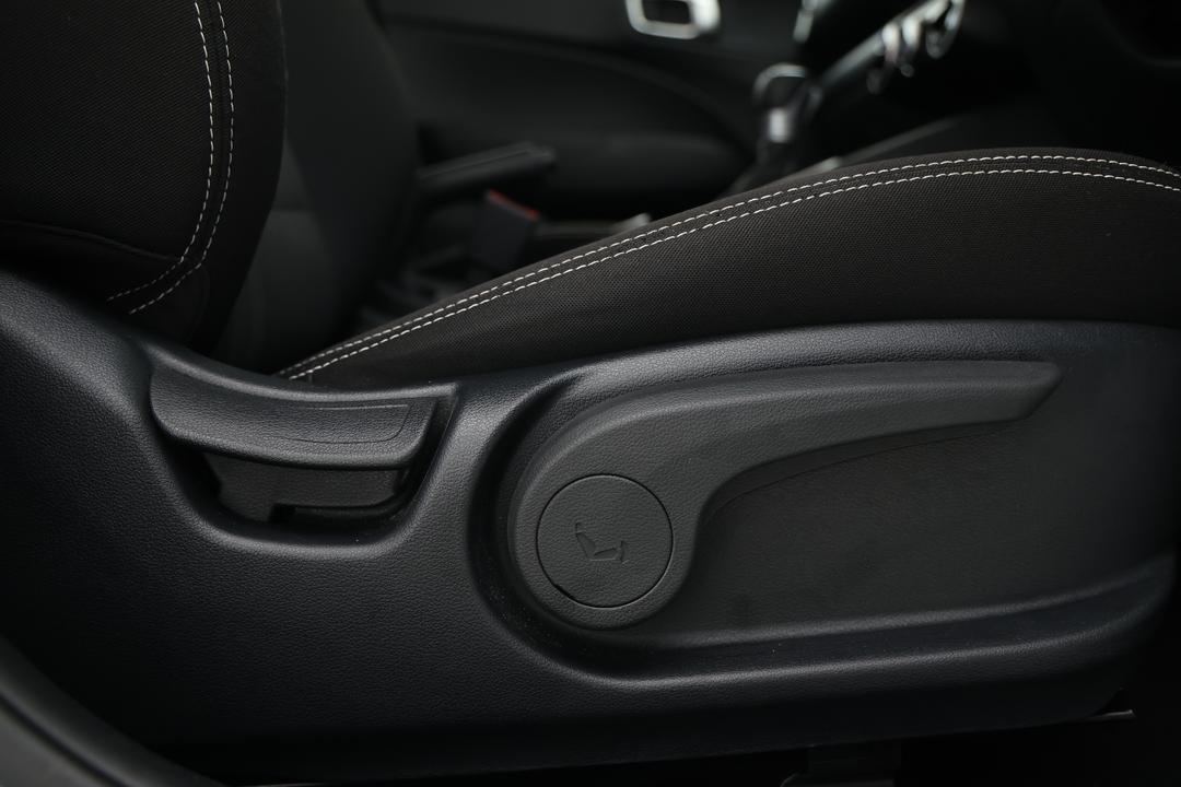 2025 Hyundai Venue Venue, Automatic, 20296 km, Utility Switches/Buttons