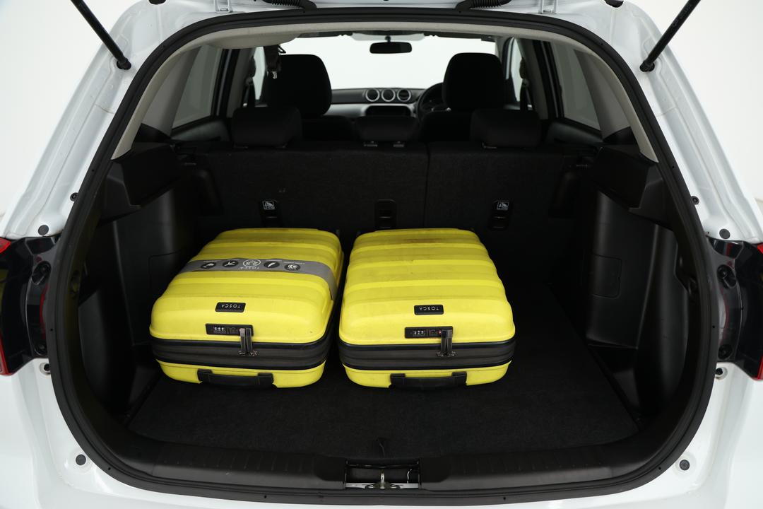 2024 Suzuki Vitara Turbo, Automatic, 34454 km, Boot Inside View with Luggage