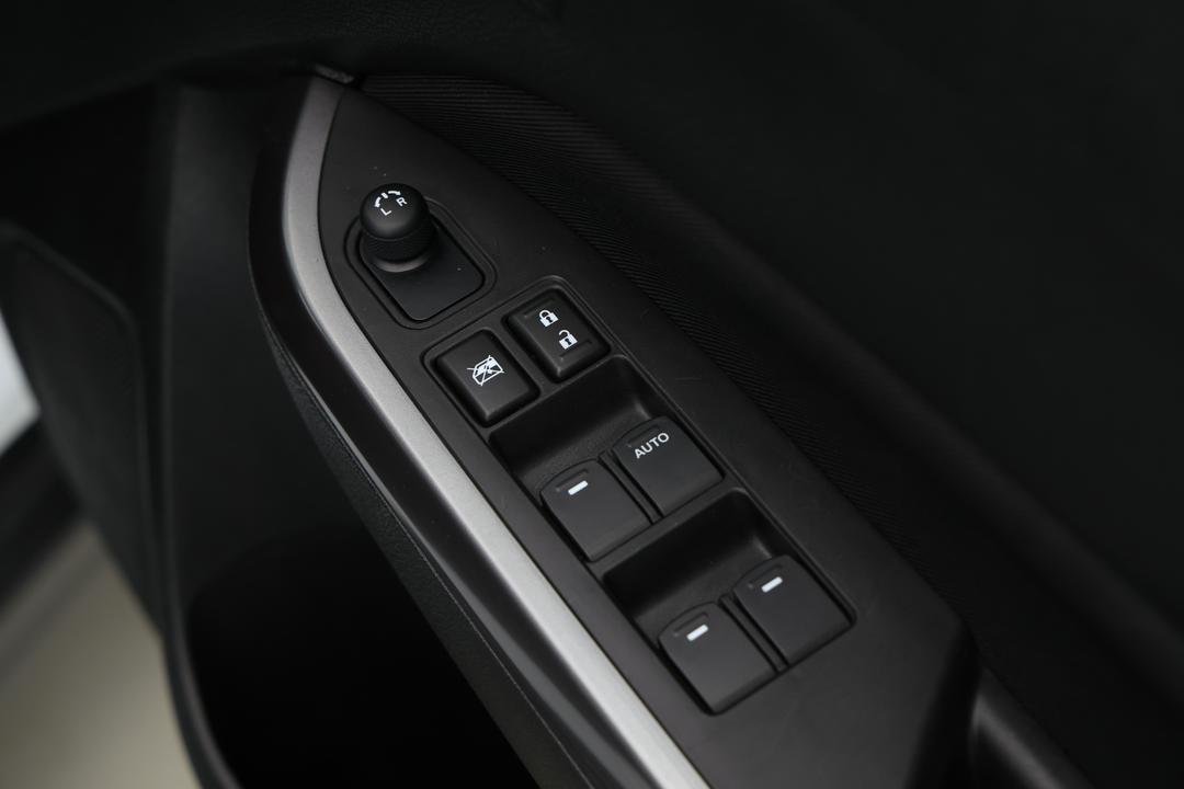 2024 Suzuki Vitara Turbo, Automatic, 34454 km, Drivers Side Door Panel Controls