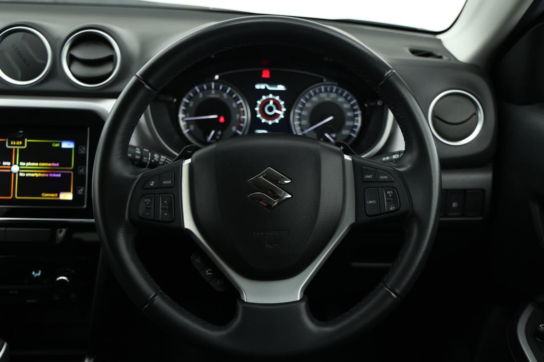 2024 Suzuki Vitara Turbo, Automatic, 34454 km, Steering Wheel Close-up