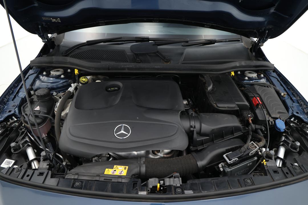 2019 Mercedes-benz GLA 180, Automatic, 71037 km, Open Bonnet (Engine)