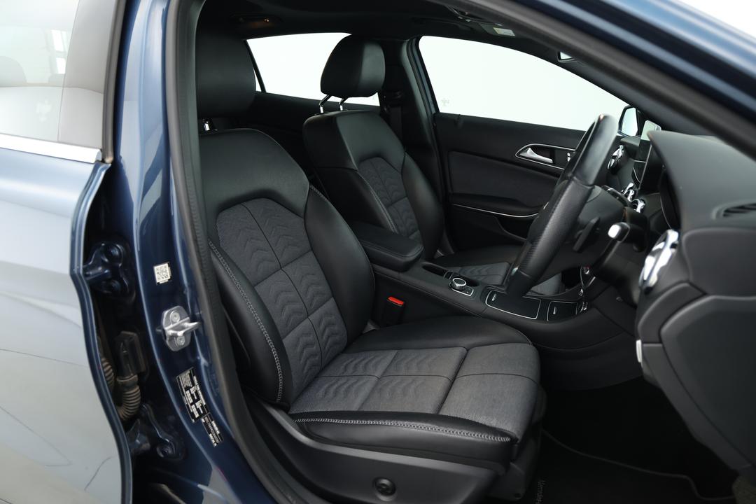 2019 Mercedes-benz GLA 180, Automatic, 71037 km, Speaker View