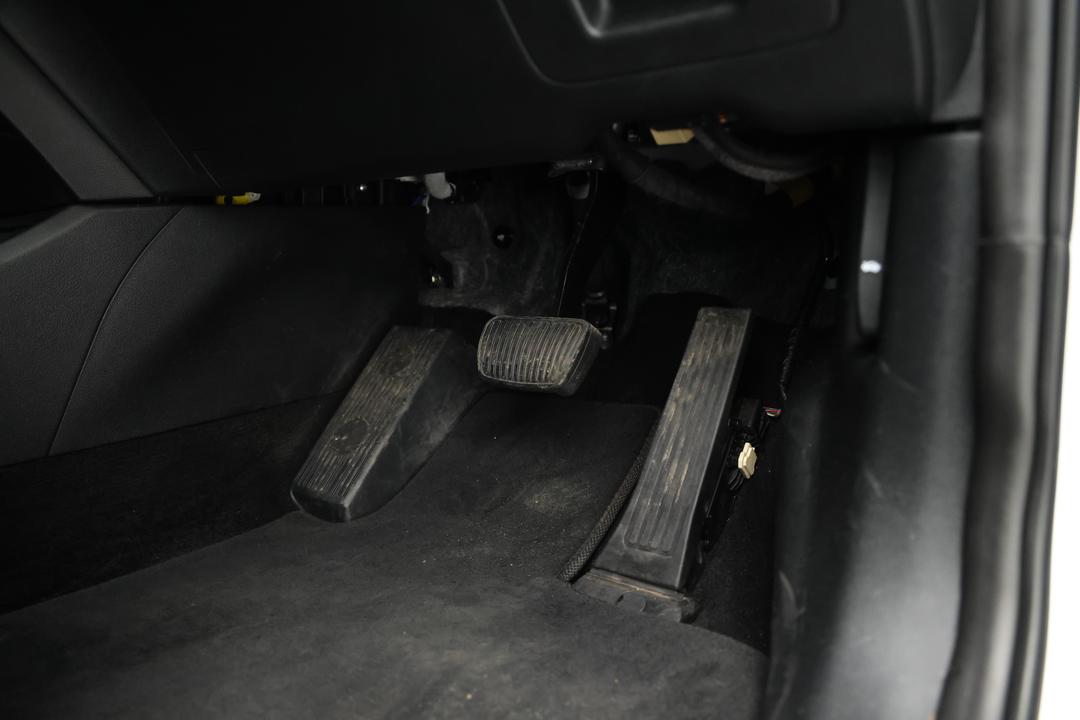 2023 Hyundai Santa Fe Elite Hev (7 Seat), Automatic, 43685 km, Pedals and Footmat