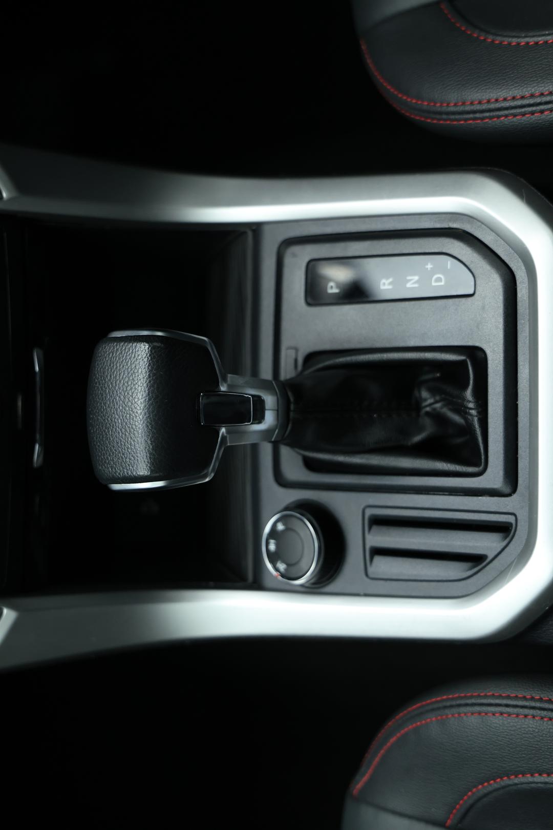 2021 LDV T60 Luxe (4x4), Automatic, 73725 km, Gear Lever 