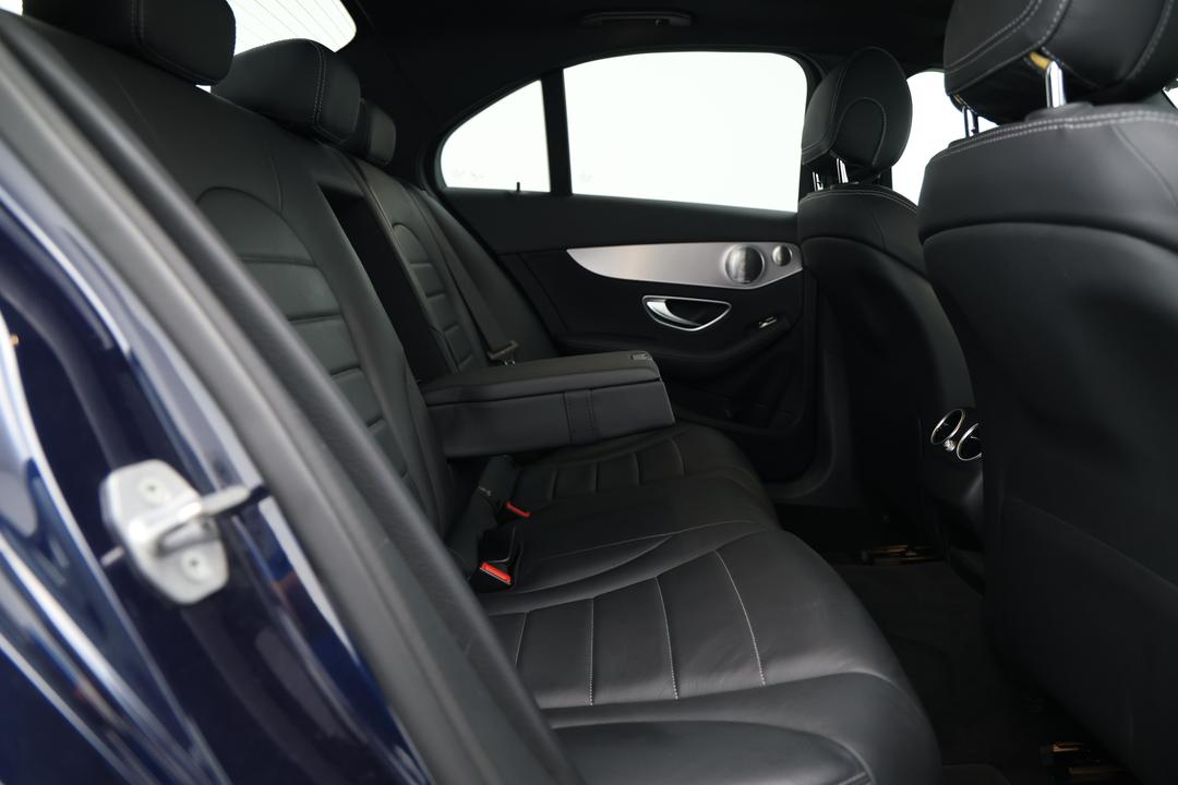 2018 Mercedes-benz C300 C300, Automatic, 82554 km, Right Side Rear Door Cabin View