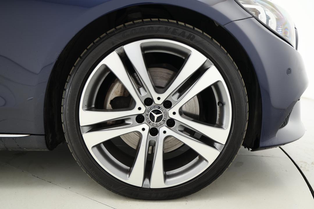 2018 Mercedes-benz C300 C300, Automatic, 82554 km, Right Front Wheel