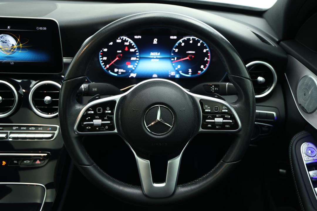 2018 Mercedes-benz C300 C300, Automatic, 82554 km, Steering Wheel Close-up