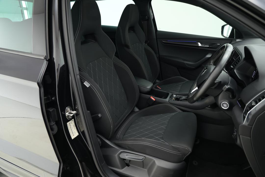 2020 SKODA Karoq 140tsi Sportline (4x4), Automatic, 61427 km, Drivers Side Door Panel Controls