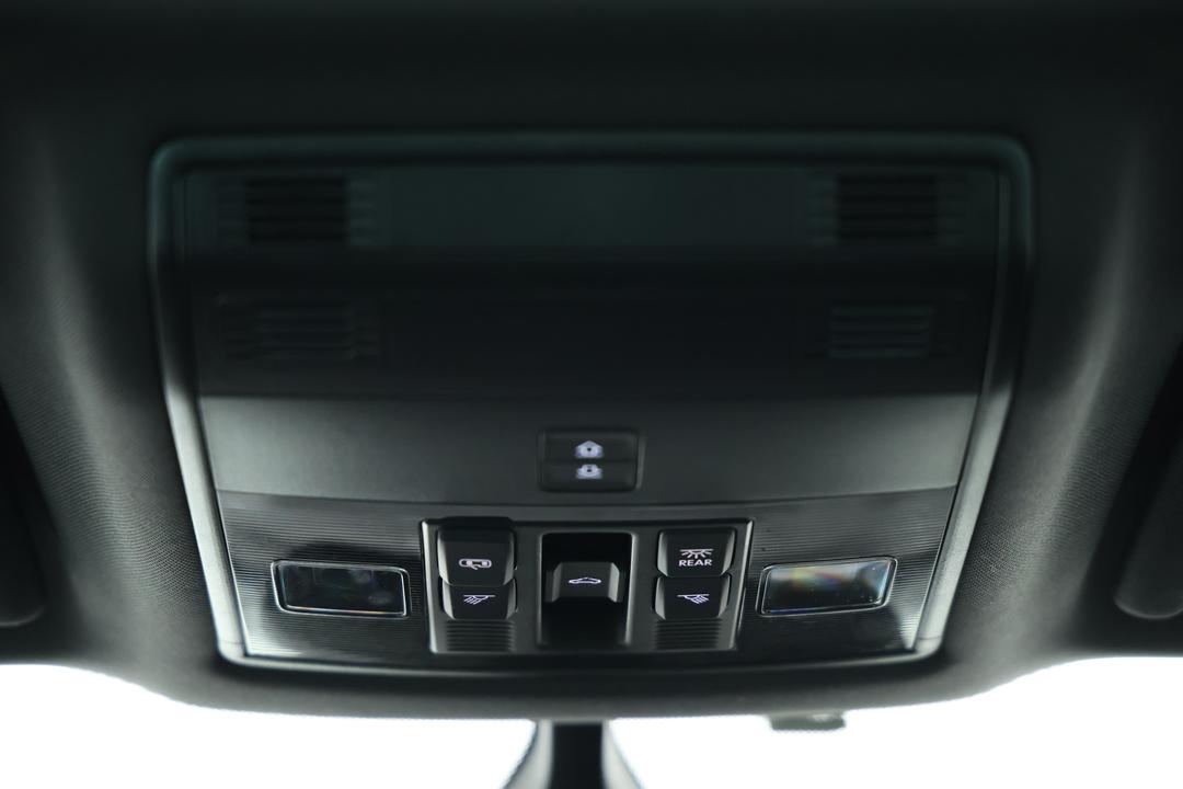 2020 SKODA Karoq 140tsi Sportline (4x4), Automatic, 61427 km, Center Console