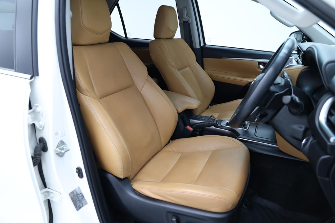 2021 Toyota Fortuner Crusade, Automatic, 92699 km, Drivers Side Door Panel Controls