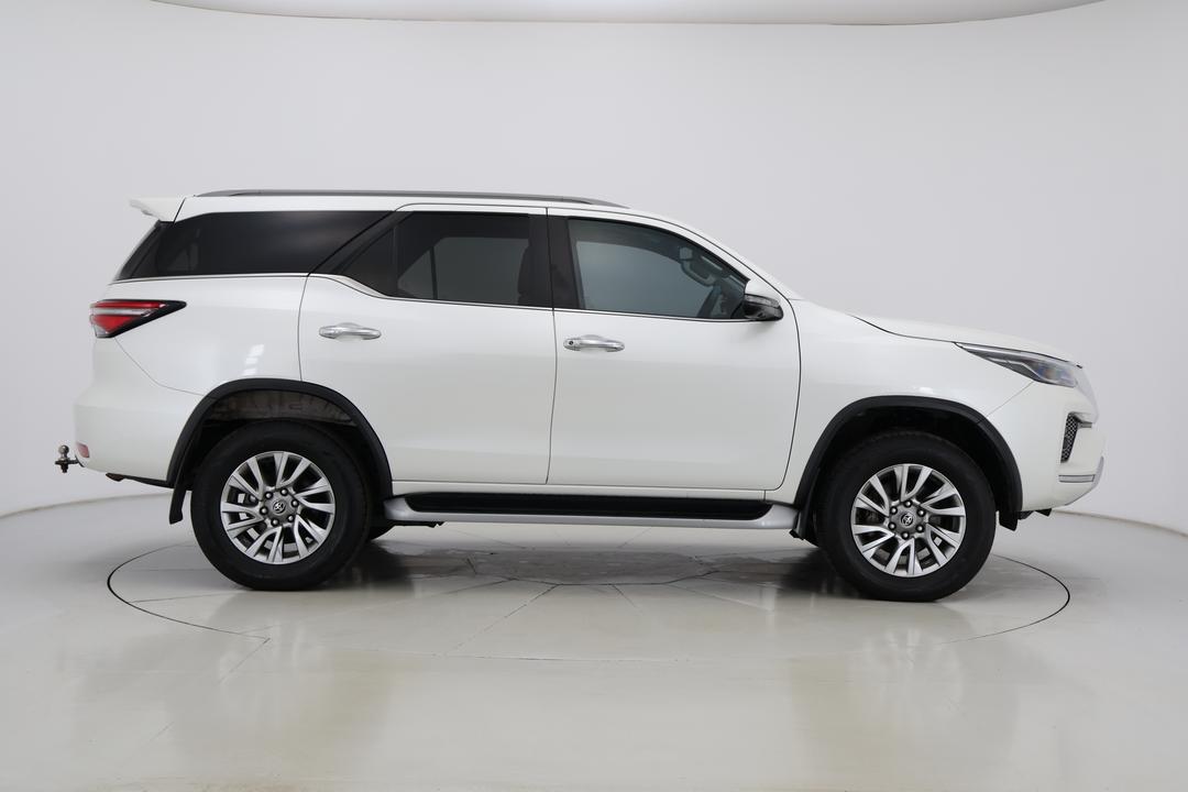 2021 Toyota Fortuner Crusade, Automatic, 92699 km, Right Side View