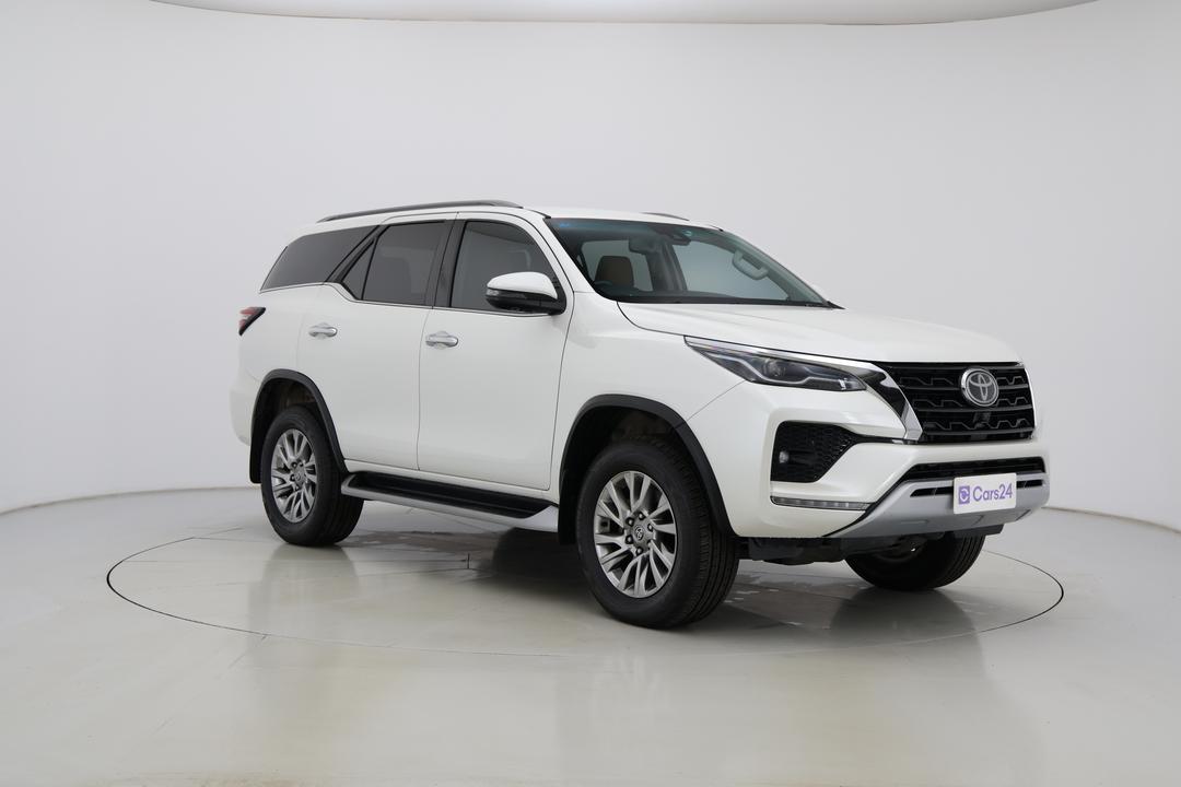 2021 Toyota Fortuner Crusade, Automatic, 92699 km, Right Front Diagonal (45- Degree) View