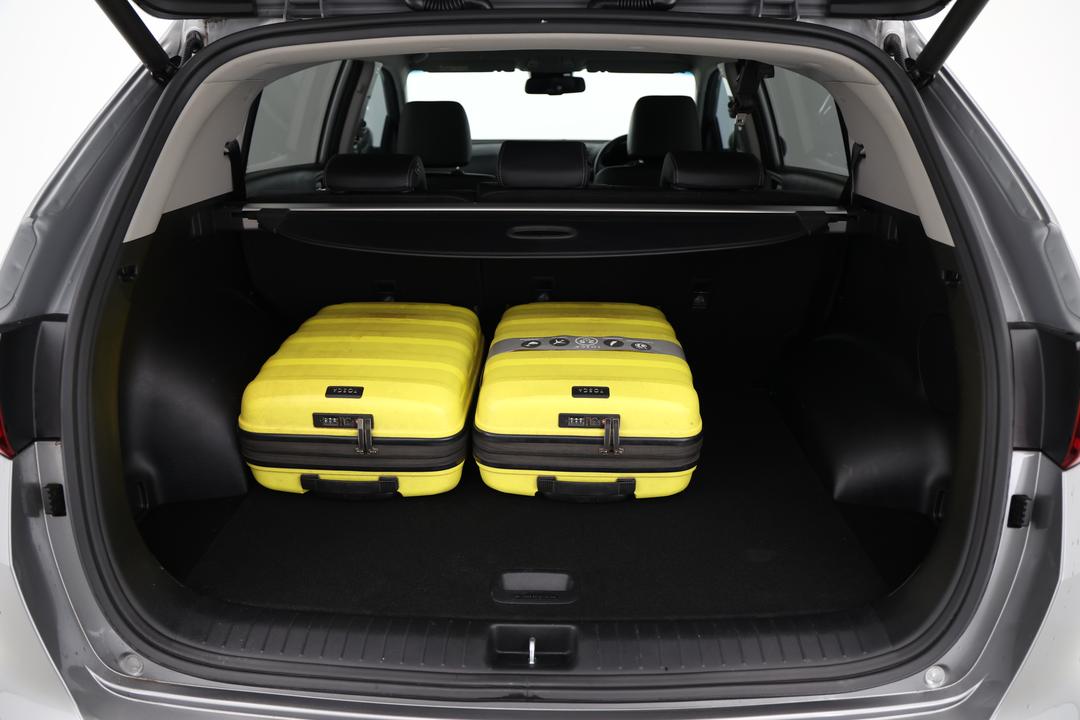 2020 Kia Sportage Sx+ (FWD), Automatic, 60238 km, Boot Inside View with Luggage